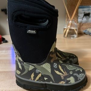 Bogs winter boots-dinosaur print